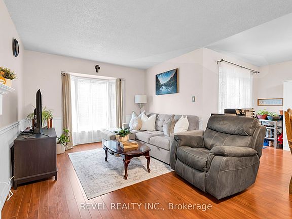 5th image of 302 Shelburne Pl