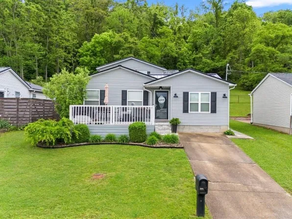 1700 Hill St, Belpre, OH 45714