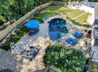 569 Barr Ct, River Vale, NJ 07675
