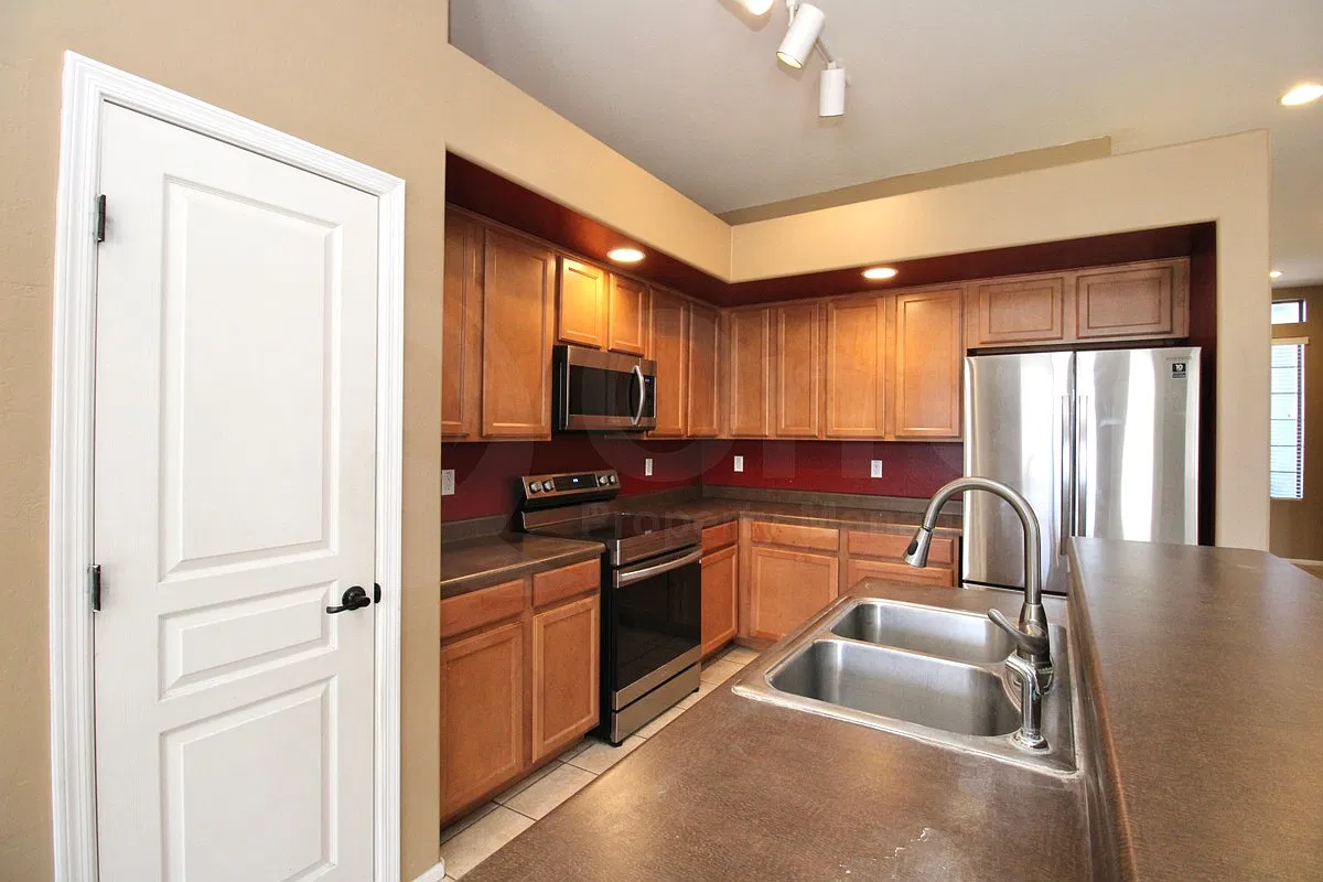 3 bed, 2.0 bath, 1863 sqft, $1,699 — Photo 4