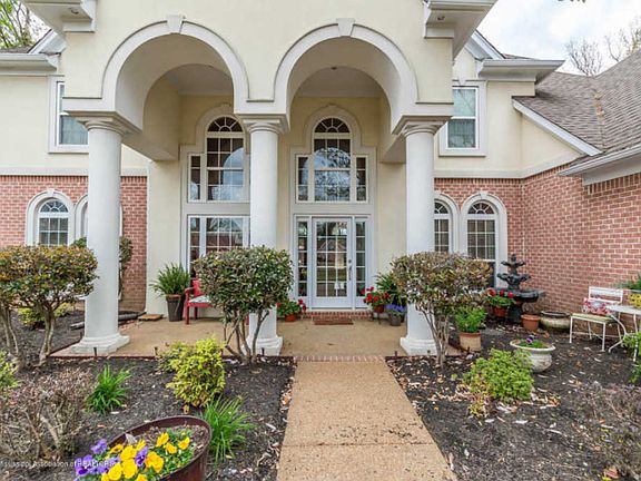 2nd image of 5039 Meadow Pointe Dr #D