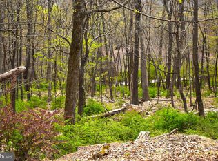 18 Merlin Tor Dr, Paw Paw, WV 25434