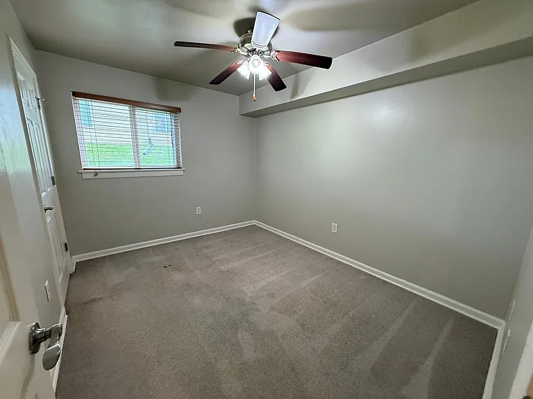 1730 Liberty Ln #14 — Photo 6