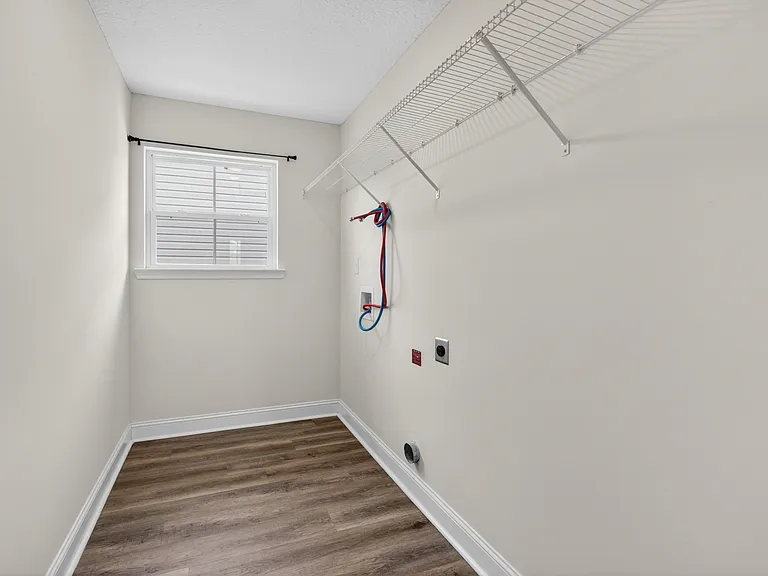 100 Centennial Ct — Photo 4
