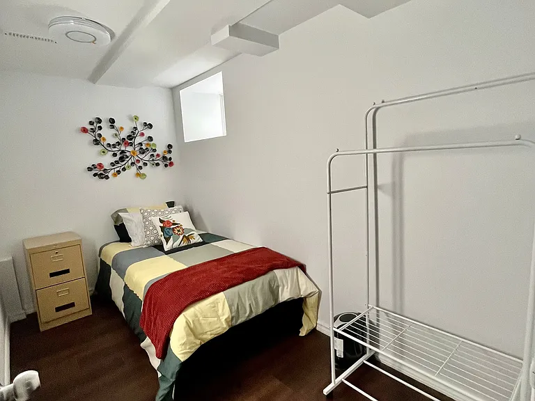 26 Leyton Ave #LOWER — Photo 11