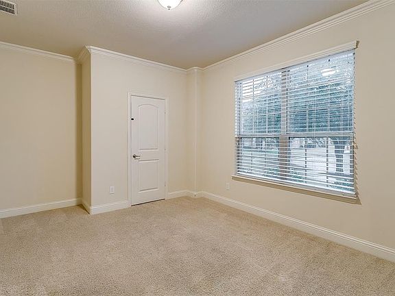 5th image of 15994 Trail Glen Dr