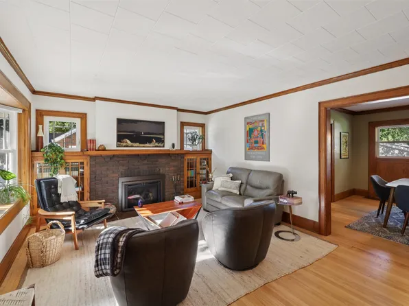 1306 66th St, Windsor Heights, IA 50324