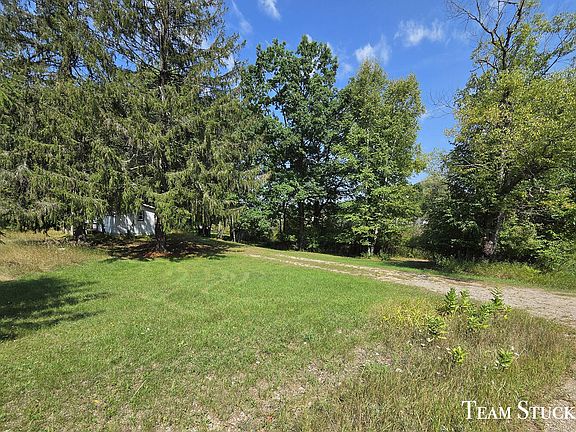 2nd image of 18542 Nine Mile Rd