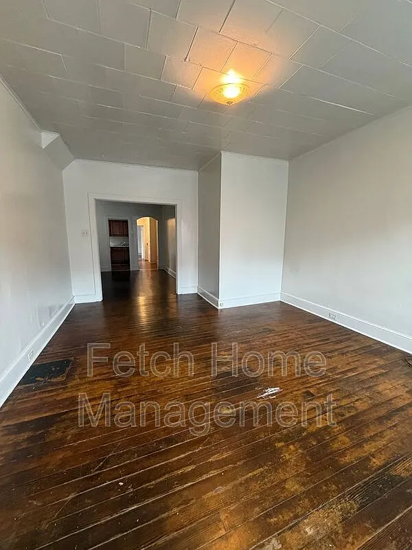 Building Photo - 422 W King St #1