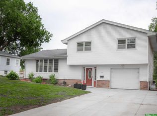 511 N Grandview Ave, Papillion, NE 68046