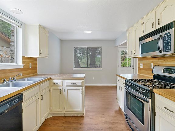 3rd image of 4609 White Elm Dr