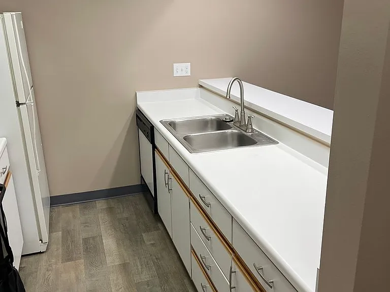 Deer Park Apartments — Photo 21