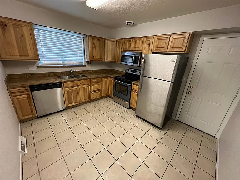 5647 S Fox St #C — Photo 8
