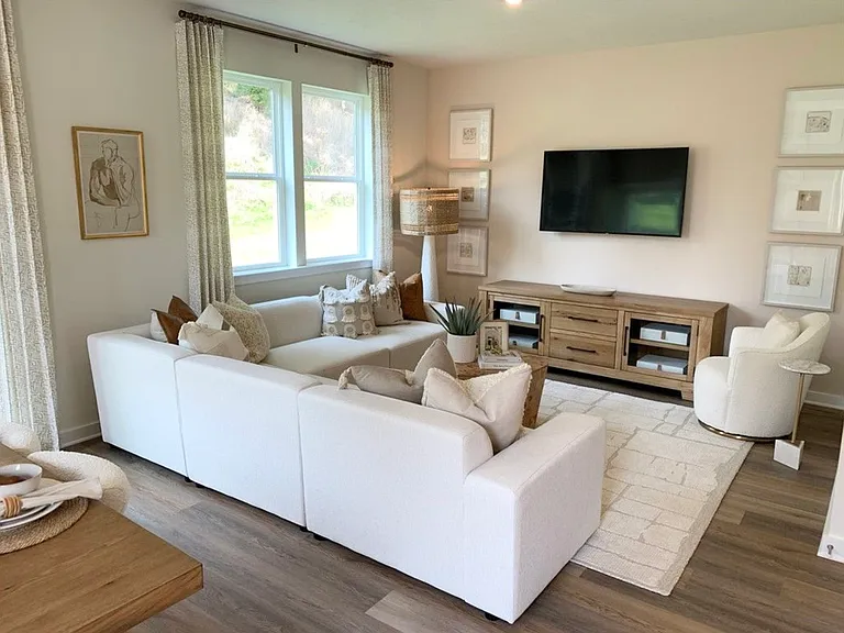 143 Scotland Ln — Photo 4