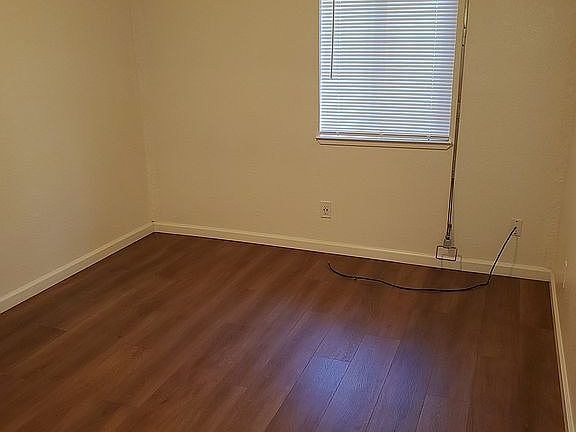 4th image of 3200 West St