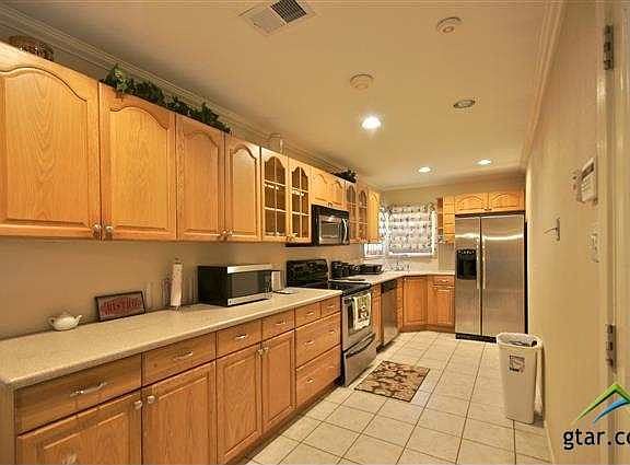 4th image of 2407 Sarasota Dr