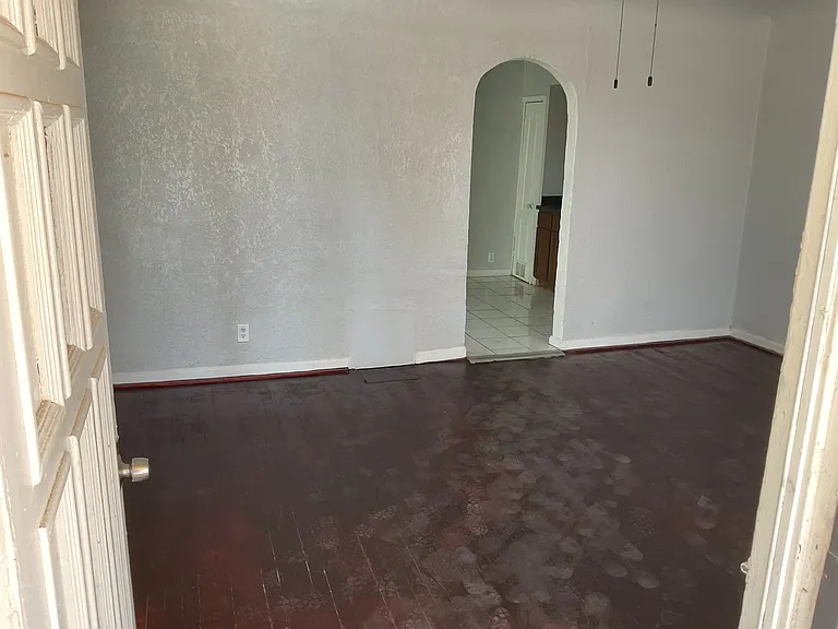 3910 La Luz Ave — Photo 4