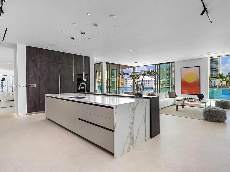 503 Palm Dr — Photo 26
