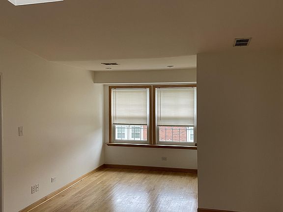 4th image of 1357 E Wyndham Cir
