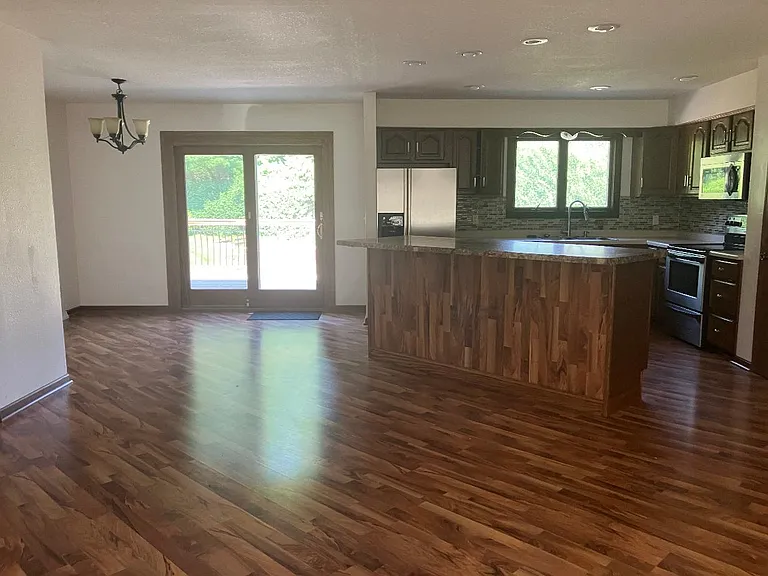 165 Quality Ave S — Photo 4