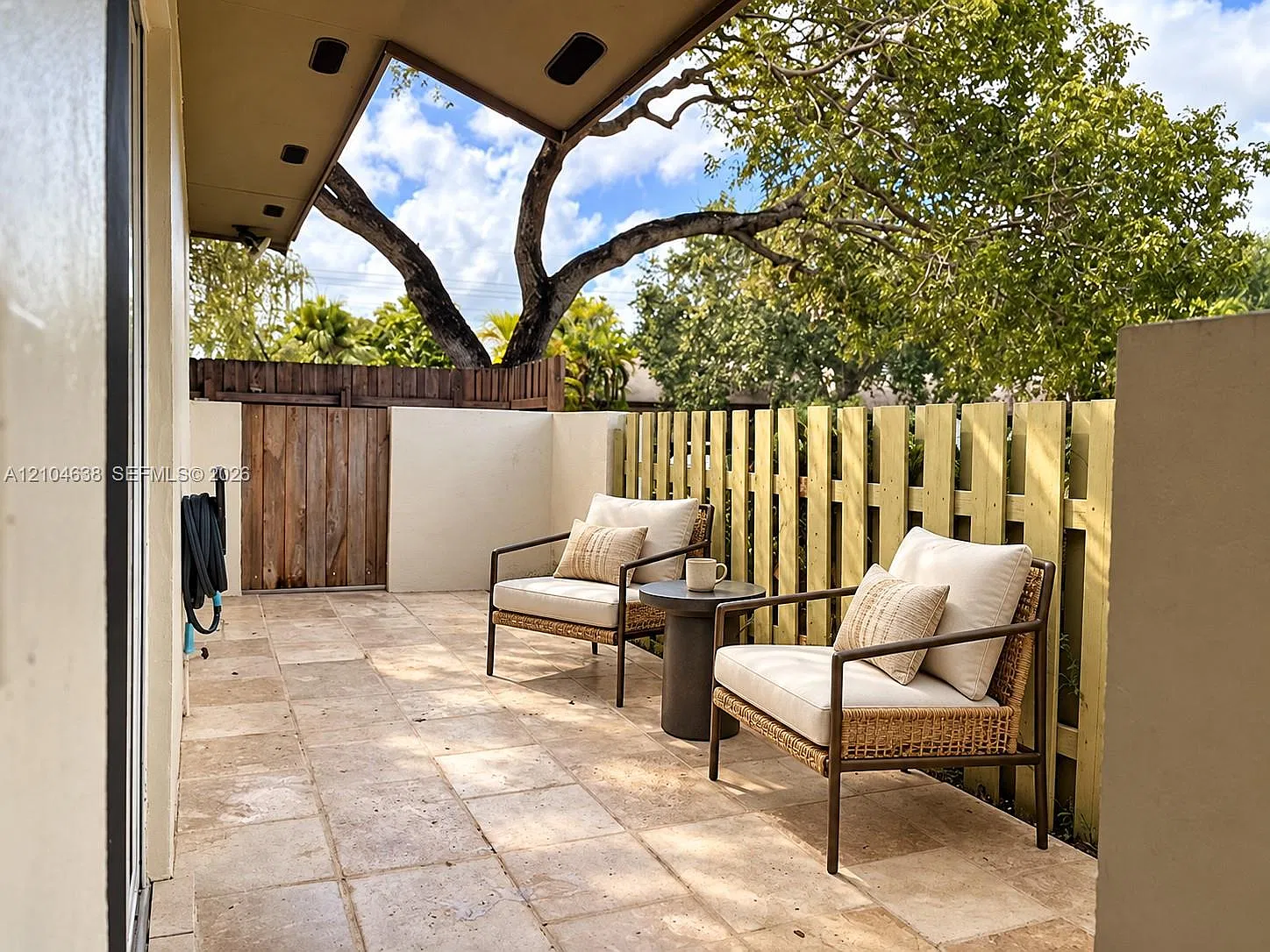 Devon-Aire Villas Sec 6 — Photo 2