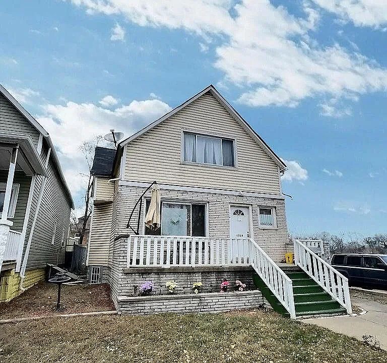 1st image of 1224 W 15th Ave #1