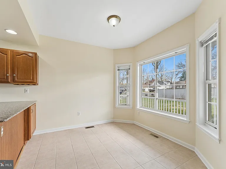 402 Linden Ave — Photo 9