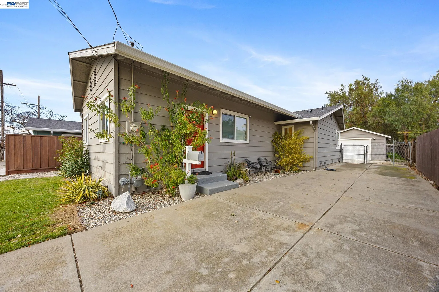 560 N M St photo 1