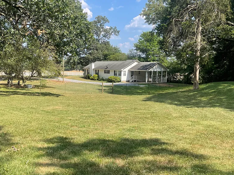 330 Mansfield Rd — Photo 2