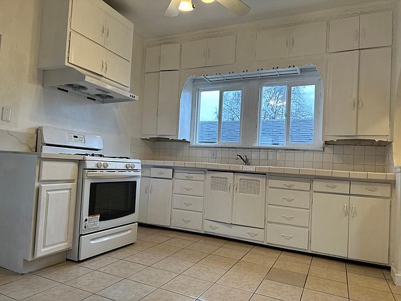 2nd image of 2530 Parker Ave