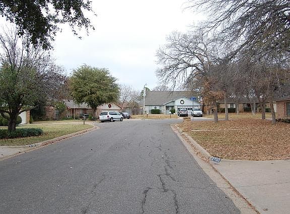 3rd image of 2703 Lucas Dr