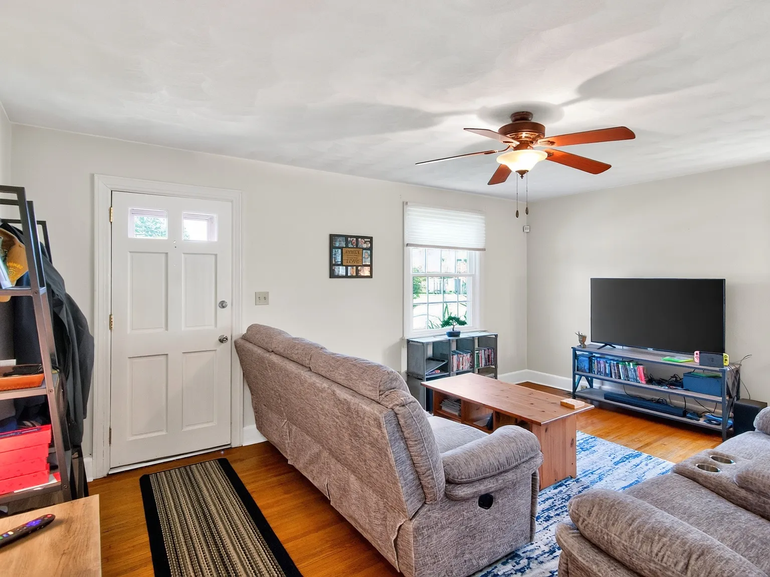 3 bed, 1140 sqft, $2,200 — Photo 3