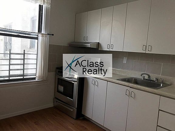 4th image of 3140 42nd St APT 3F