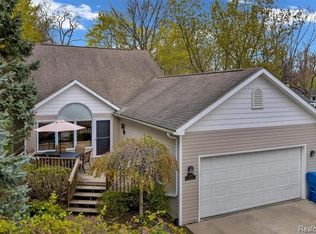 5170 Elizabeth Lake Rd, Waterford, MI 48327