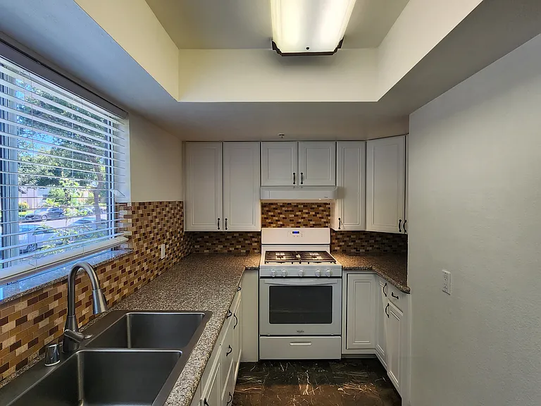 420 Riverdale Dr #11 — Photo 22