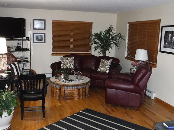 4th image of 1009 Mountain Ash Ave