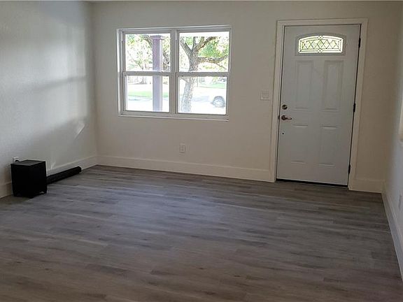 3rd image of 4005 W Fair Oaks Ave