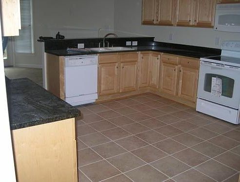 2nd image of 117 Chanticleer Ct #117