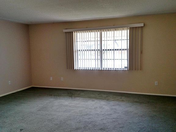 3rd image of 608 Sacre Coeur Dr