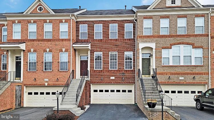 1st image of 22088 Avonworth Sq