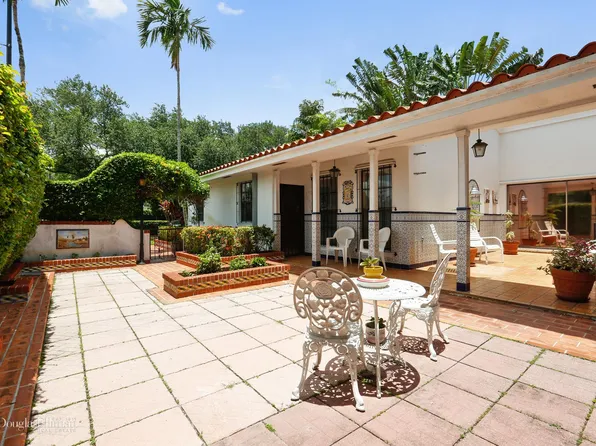 1550 S Greenway Dr, Coral Gables, FL 33134