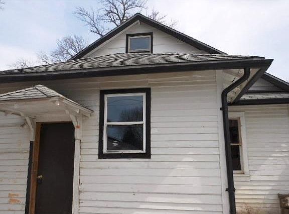2nd image of 2223 Metropolitan St