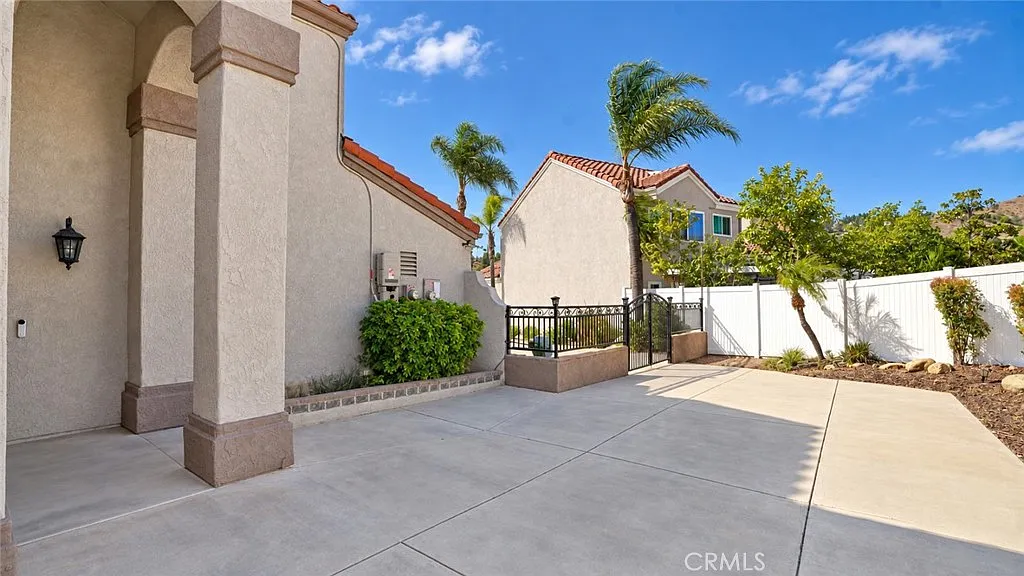 3 bed, 2.5 bath, 1801 sqft, $5,000 — Photo 4