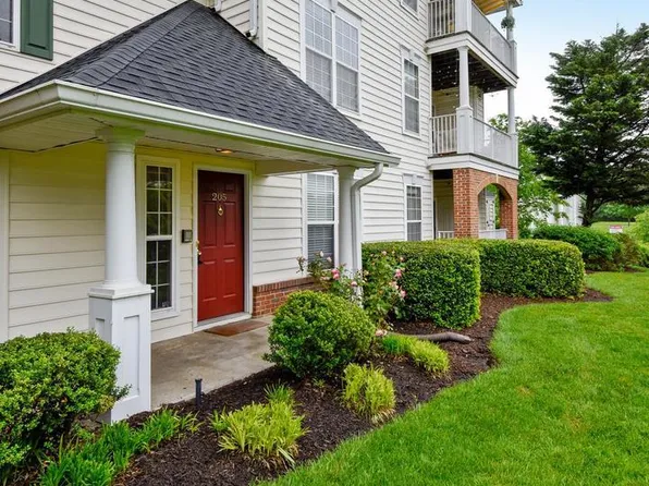 43114 Watercrest Sq #205, Chantilly, VA 20151