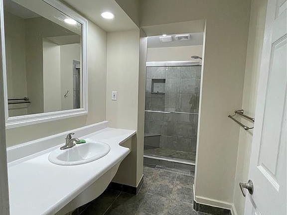 5th image of 2329 Pillette Rd #2