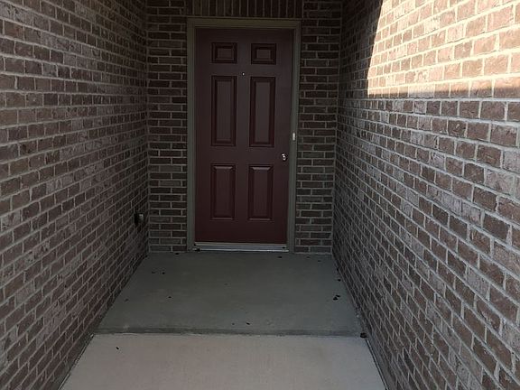 4th image of 2202 Shamrock Ln