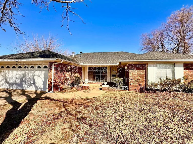 12109 Camelot Dr — Photo 2