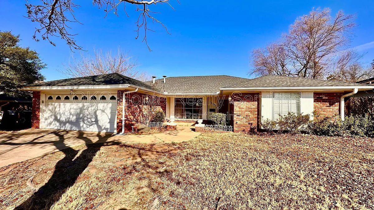 Building Photo - 12109 Camelot Dr