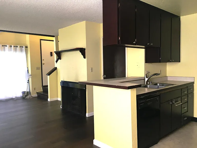 383 Mandarin Dr #5 — Photo 3
