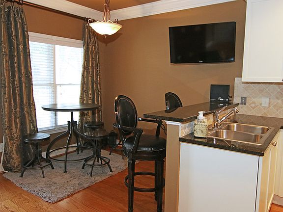 Breakfast sitting area